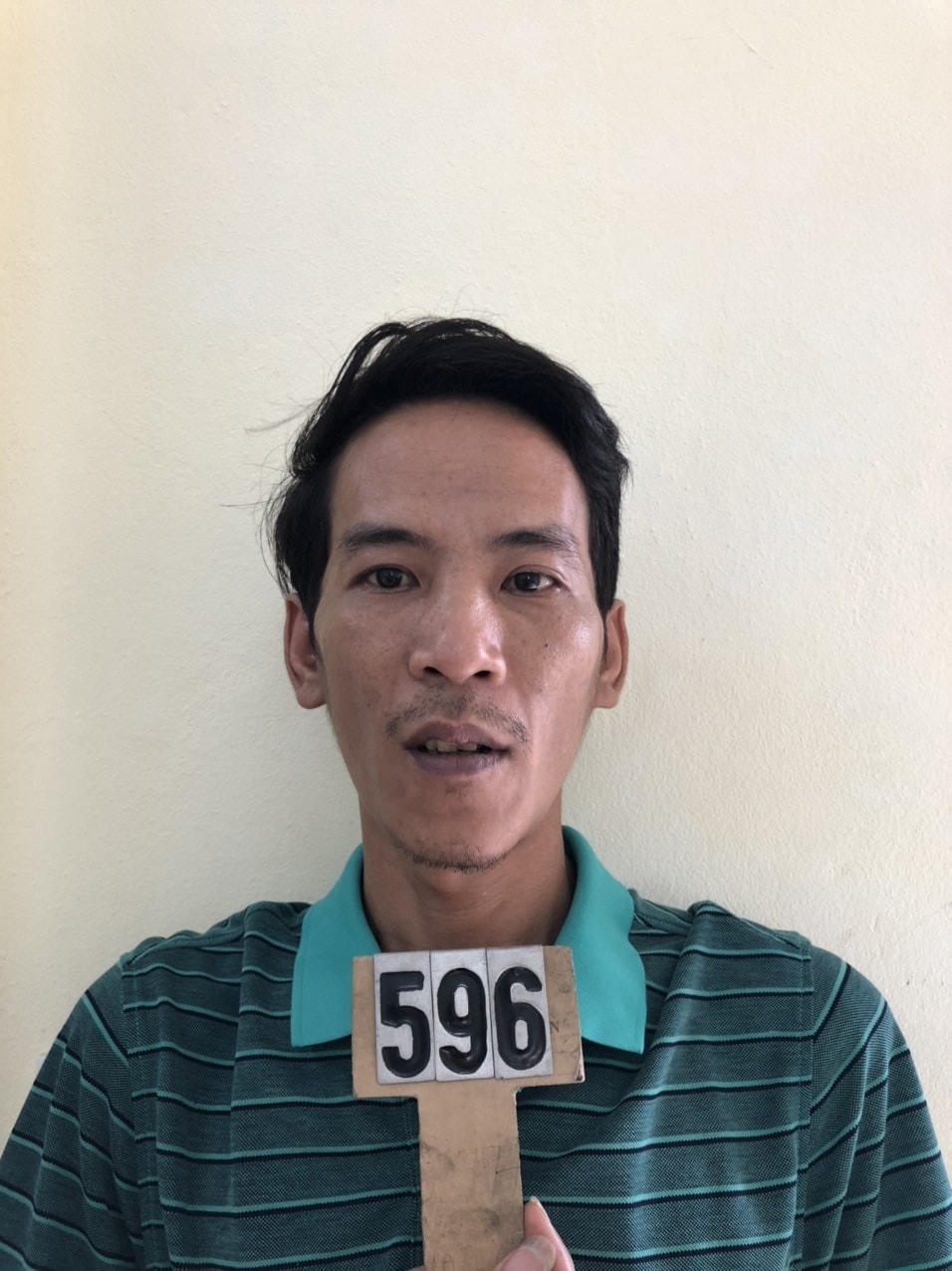 Lê Hoàng Vĩnh Thắng (36 tuổi) nguyên cán bộ địa chính phường Quỳnh Thiện, thị xã Hoàng Mai bị khởi tố.