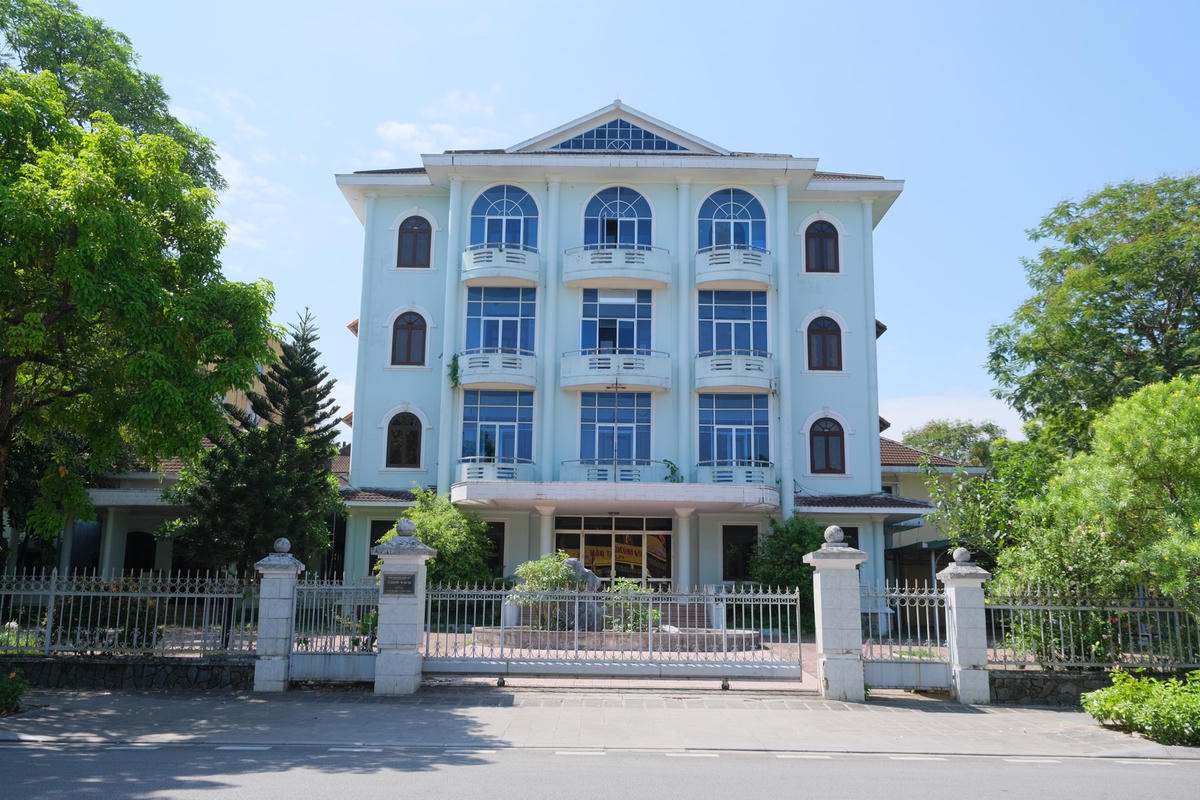 Tháng 4/2022, các Sở Giáo dục và Đào tạo, Y tế, Khoa học và Công nghệ nằm trên trục đường Lê Lợi, thành phố Huế được chuyển về Khu hành chính tập trung tỉnh Thừa Thiên - Huế.