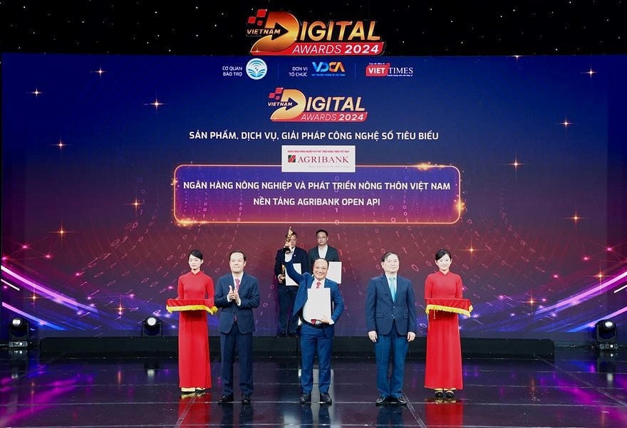 AI8I7212. nhan giai 880.jfif