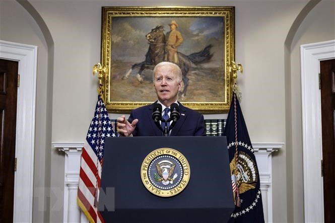 Tổng thống Mỹ Joe Biden thông báo về thỏa thuận trần nợ công vừa đạt được với Chủ tịch Hạ viện Kevin McCarthy, tại Washington DC., ngày 28/5. (Ảnh: AFP/TTXVN).