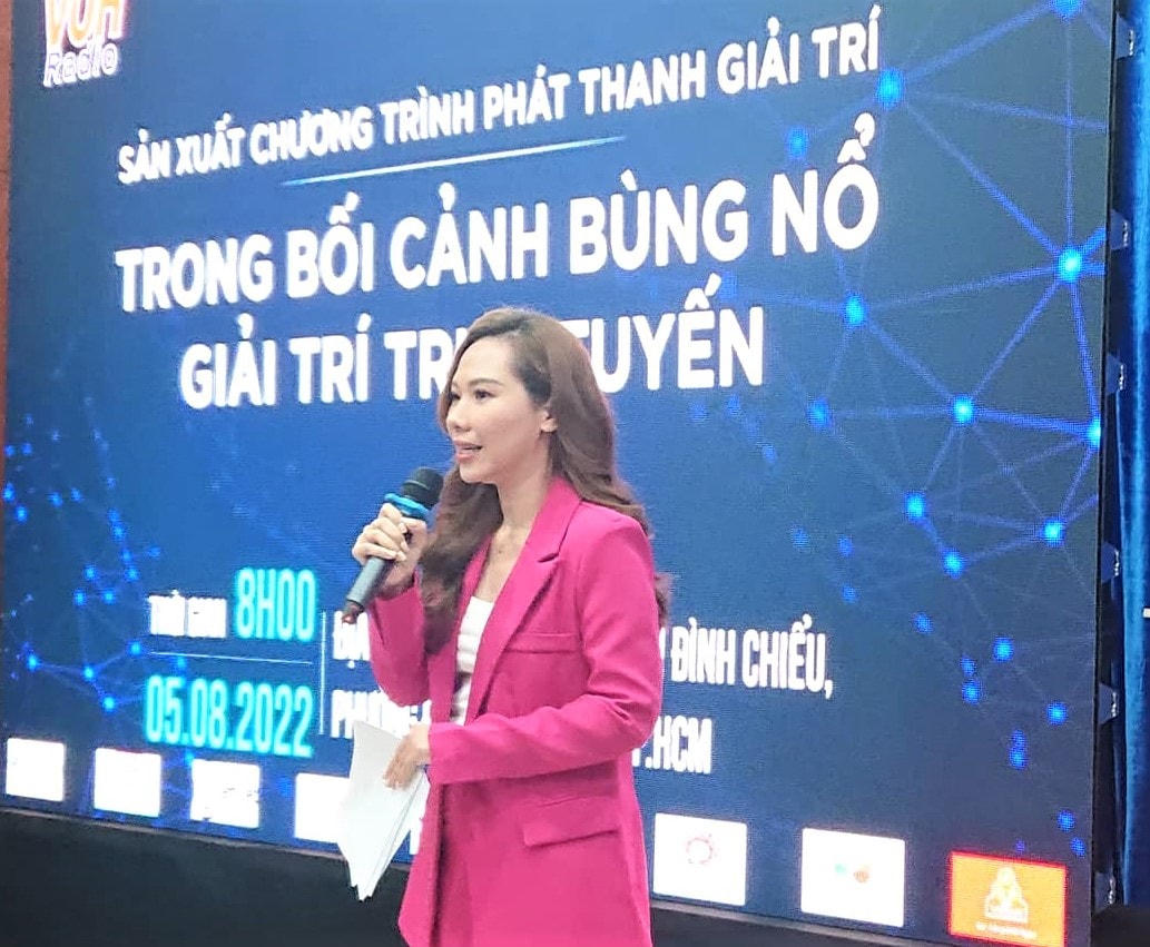 BTV Diệu Minh, Đài Tiếng nói Nhân dân TP HCM chia sẻ tại Hội thảo. (Ảnh: VOH).