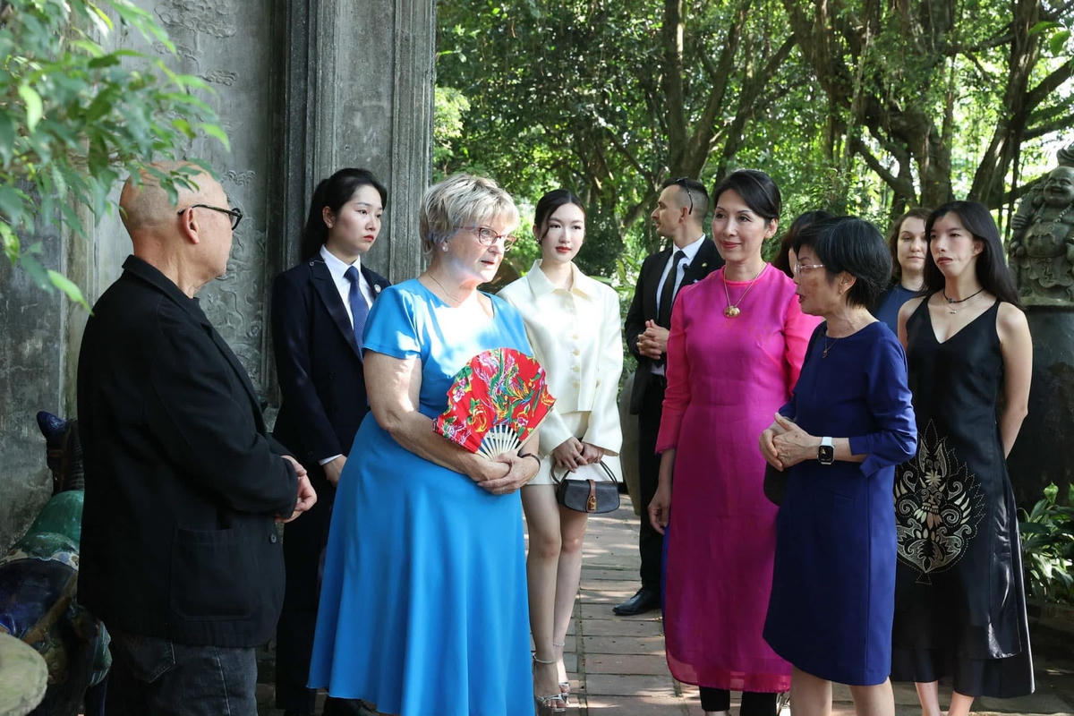 tren phai - anh chinh