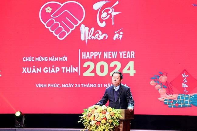 Trưởng Ban Tuyên giáo Trung ương Nguyễn Trọng Nghĩa thăm, tặng quà Tết cho hộ nghèo, hộ có hoàn cảnh khó khăn tại Vĩnh Phúc