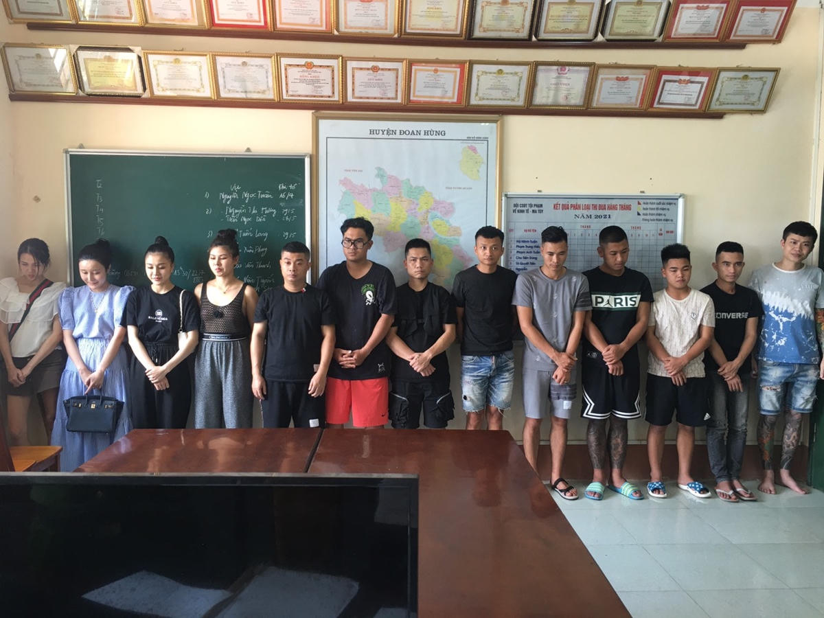 Các đối tượng tại Cơ quan điều tra. Ảnh Nguyễn Chung
