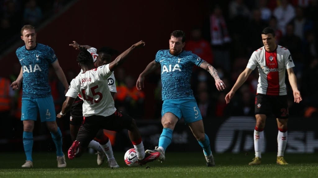 Tottenham thi đấu trên sân Southampton ở vòng 28 Premier League (Ảnh: GI).