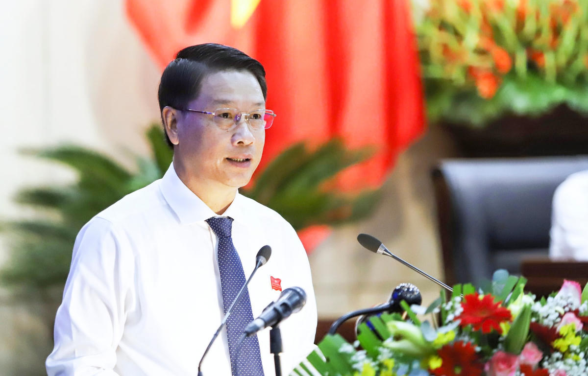 Chủ tịch Ủy ban MTTQ Việt Nam TP Đà Nẵng Ngô Xuân Thắng trình bày báo cáo tổng hợp và trả lời ý kiến, kiến nghị của cử tri trước kỳ họp.