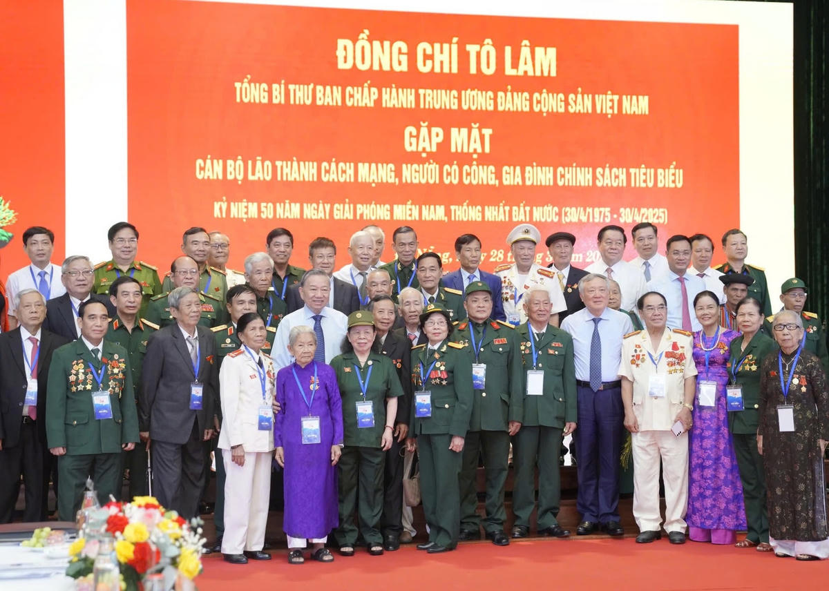 Tổng Bí thư Tô Lâm gặp mặt cán bộ lão thành cách mạng, người có công tiêu biểu - Ảnh 4.