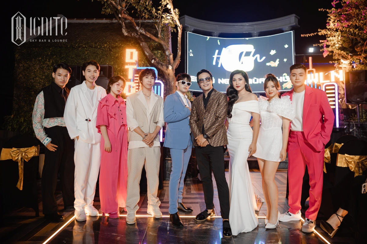 Nhạc sĩ Dương Trường Giang và học trò.
