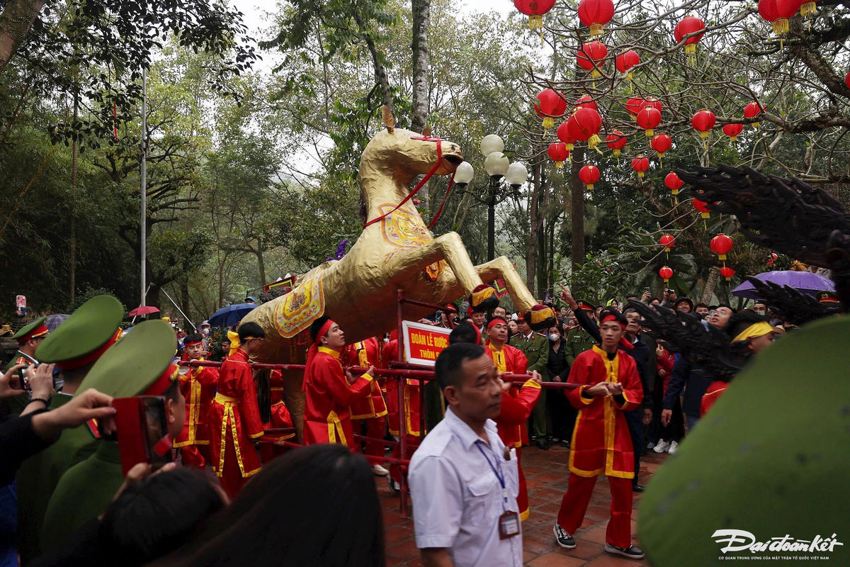 W_hoi_giong_soc_son-le-khanh1.jpg