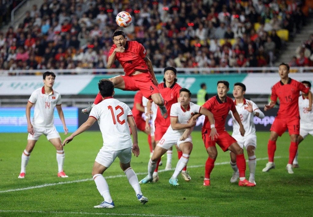 Tuyển Việt Nam trong trận thua Hàn Quốc 0-6. Nguồn: Getty.