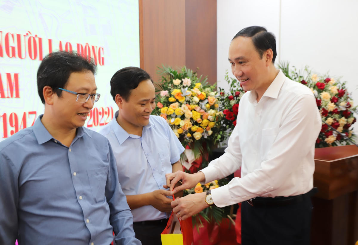Gặp mặt thân nhân gia đình chính sách là cán bộ, công chức, người lao động Cơ quan UBTƯ MTTQ Việt Nam