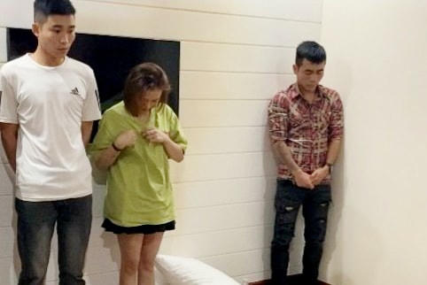 Bắt quả tang các đối tượng khi đang thuê khách sạn để sử dụng ma tuý.