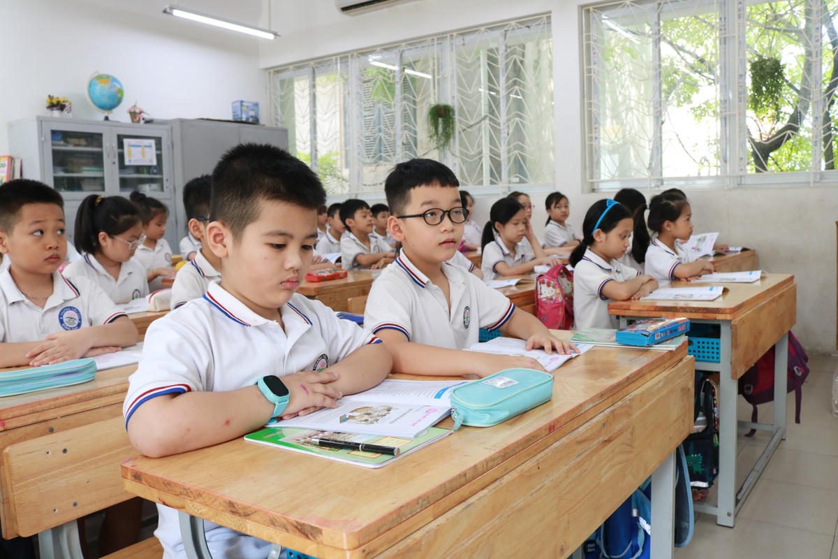 Tính đến thời điểm này, nhiều tỉnh, thành phố đã quyết định miễn học phí cho học sinh.