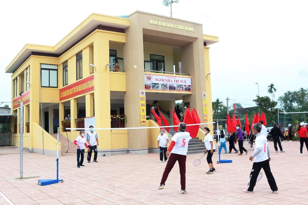 Người dân tham gia các phong trào văn hóa, văn nghệ, thể thao “Nhà văn hóa cộng đồng - Ngôi nhà trí tuệ”.