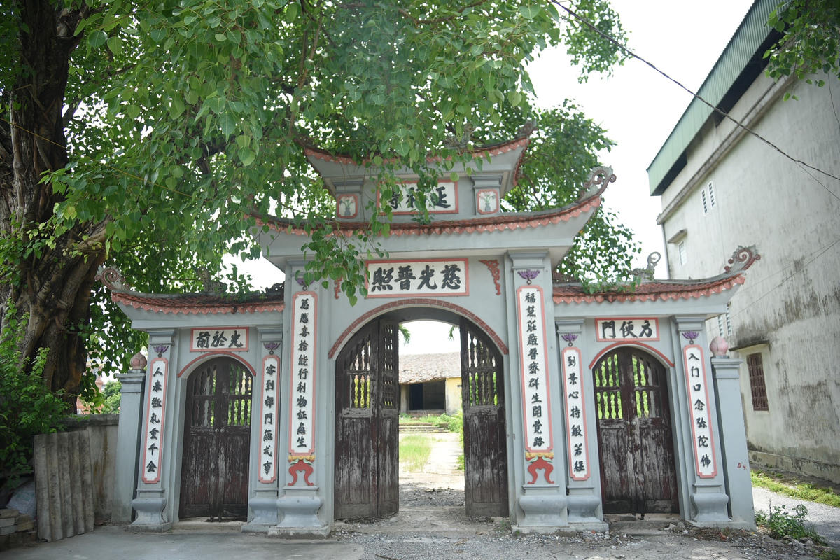 Chùa Tre có tên chữ là Diễn Phúc Tự được dựng vào đời Khai Thái thứ 5, mùng 7 tháng Giêng năm Mậu Thìn (1328), tức đời vua Trần Minh Tông. Hiện nay tại chùa còn giữ lại nhiều cổ vật khoảng 700 năm tuổi.