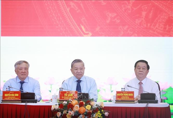 Tổng Bí thư Tô Lâm gặp mặt cán bộ lão thành cách mạng, người có công tiêu biểu - Ảnh 2.