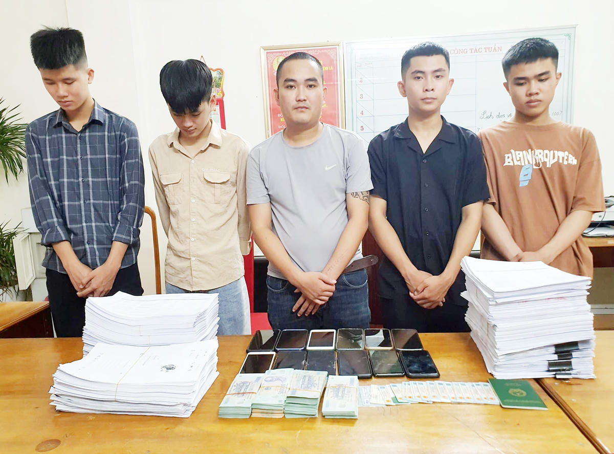 Các đối tượng bị khởi tố liên quan đến đường dây “Mua bán trái phép thông tin về tài khoản ngân hàng”.