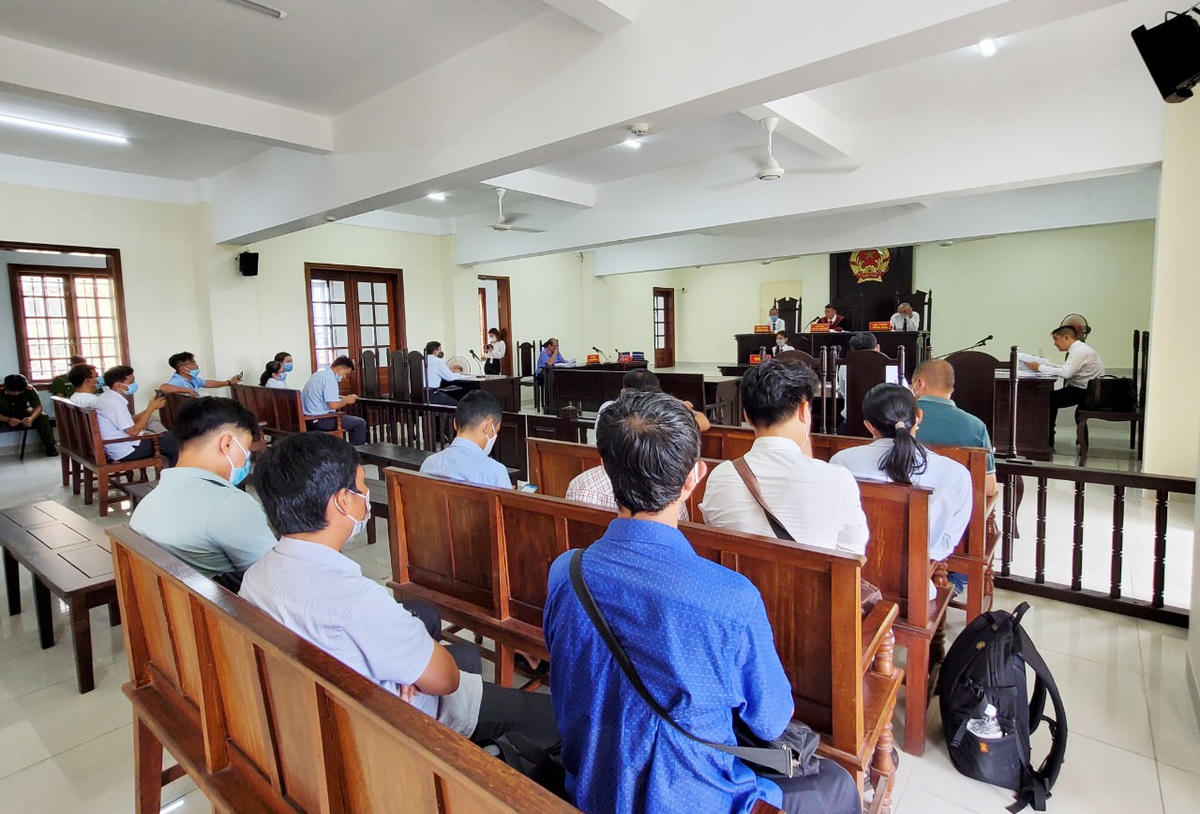 Quang cảnh buổi xét xử. 