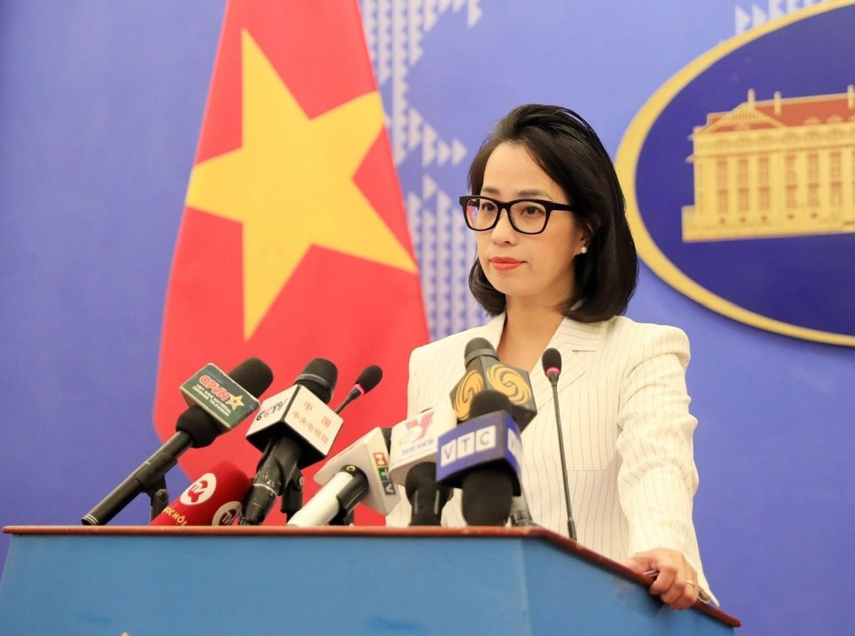 Người Phát ngôn Phạm Thu Hằng