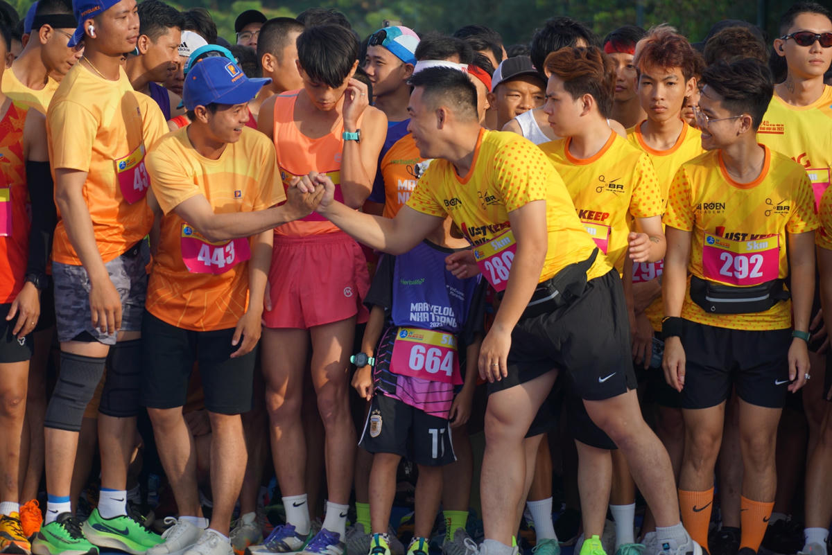 Các VĐV tham gia thi đấu với tinh thần thể thao cao thượng. Ảnh: Mạnh Thìn. 