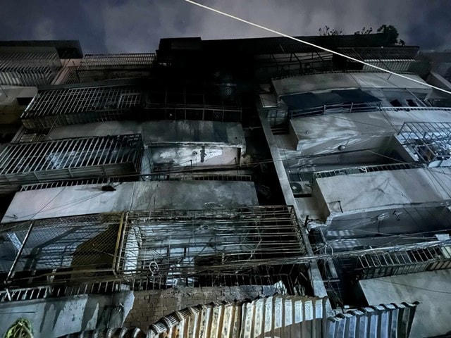 Hiện trường vụ cháy tại chung cư Độc Lập, phường Phú Thọ Hòa. Ảnh: Phòng Tham mưu.