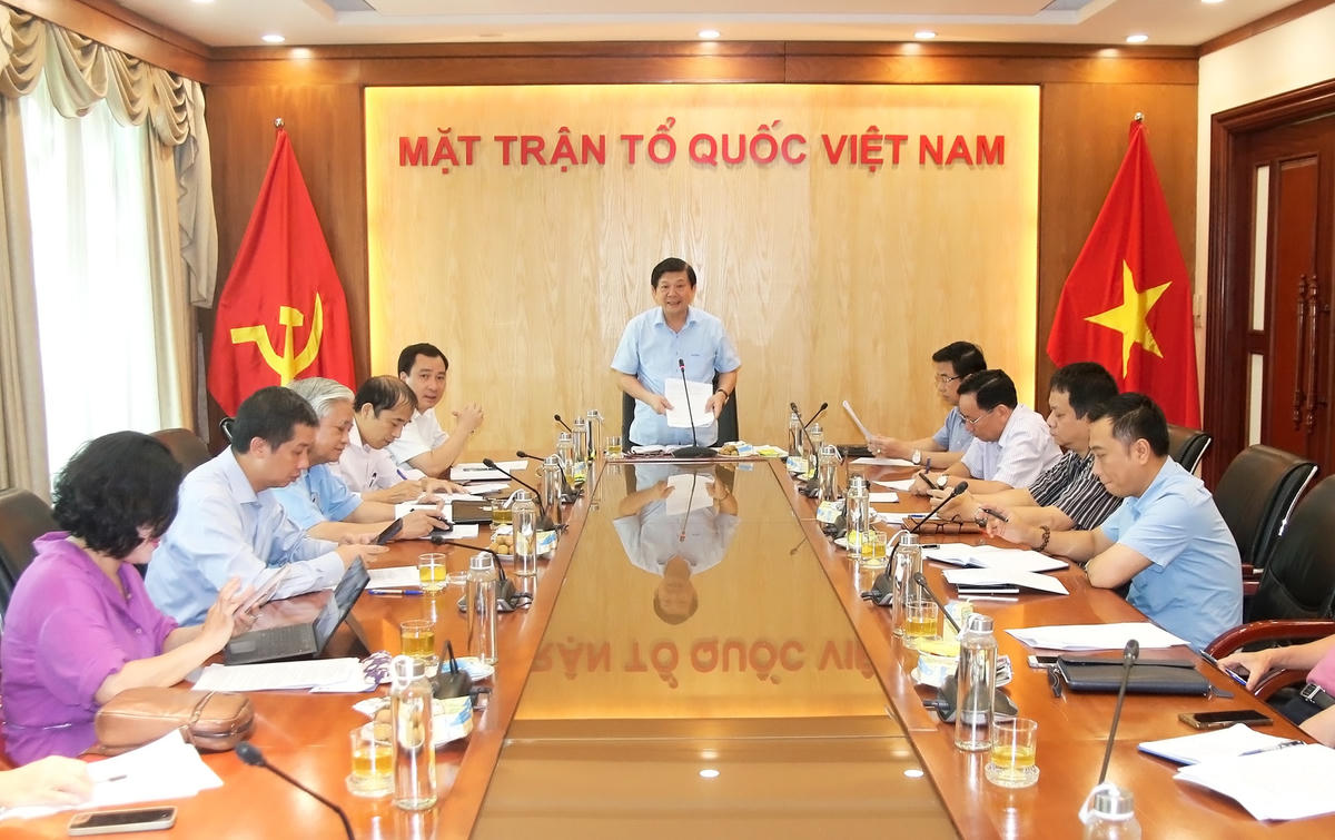 Quang cảnh cuộc họp.