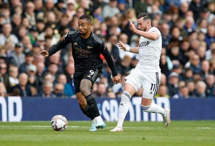 Arsenal đang dẫn đầu BXH, nhưng lại bị Leeds dồn ép trong phần lớn thời gian.