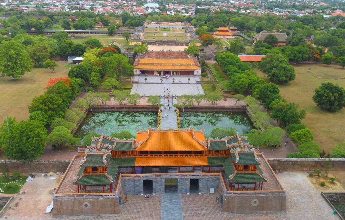 Công nghệ số giúp người dân “tham quan” cố đô Huế tại nhà. Ảnh: Nhật Anh.