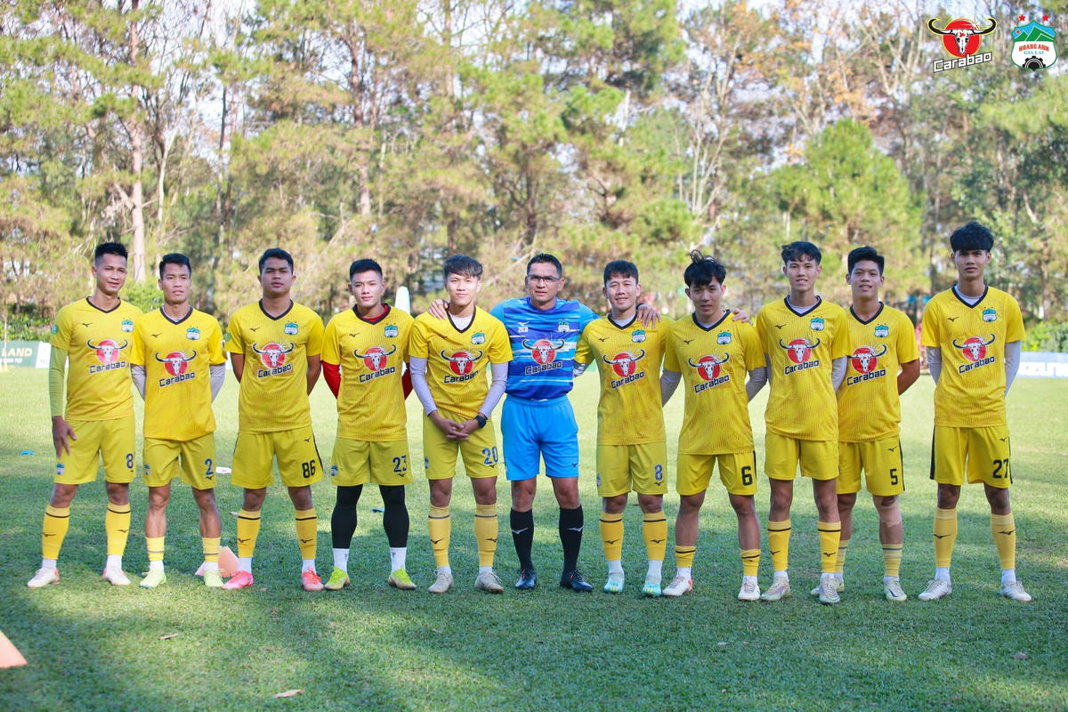 Đội bóng Hoàng Anh Gia Lai có thể không dự V-League 2023 vì mâu thuẫn về quyền lợi khai thác quảng cáo với VPF.  Ảnh: Hoàng Anh Gia Lai.