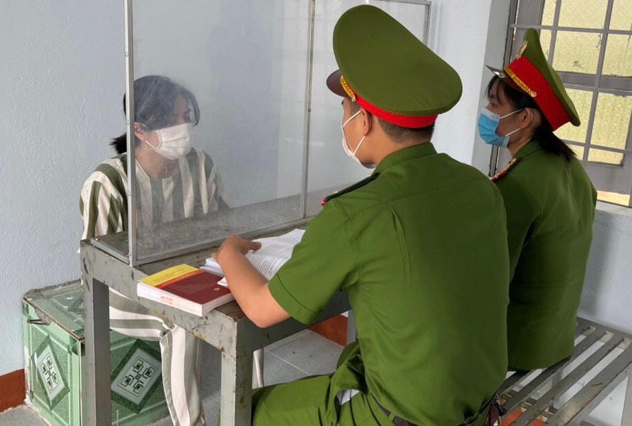 Đối tượng Nguyễn Đăng Cát Tiên tại cơ quan điều tra.