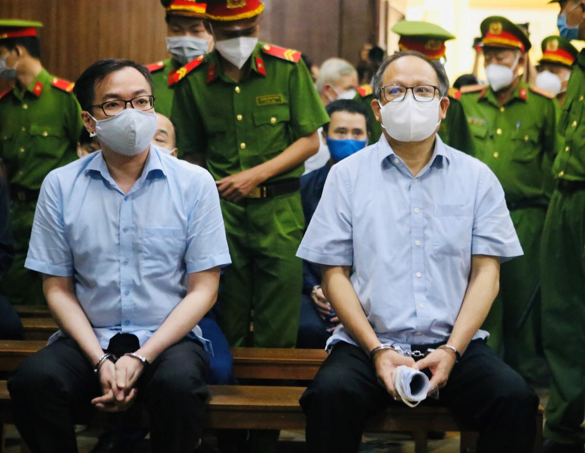 Ông Tề Trí Dũng, nguyên Tổng Giám đốc, thành viên Hội đồng thành viên Công ty IPC, Chủ tịch HĐQT Công ty SADECO hầu tòa trong vụ bán rẻ 9 triệu cổ phần tại SADECO. Ảnh: Hồng Phúc.