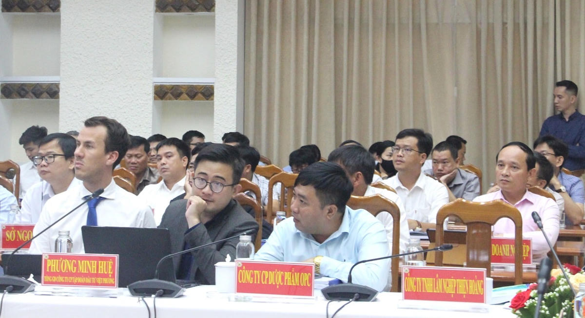 Các đại biểu tham dự hội thảo.