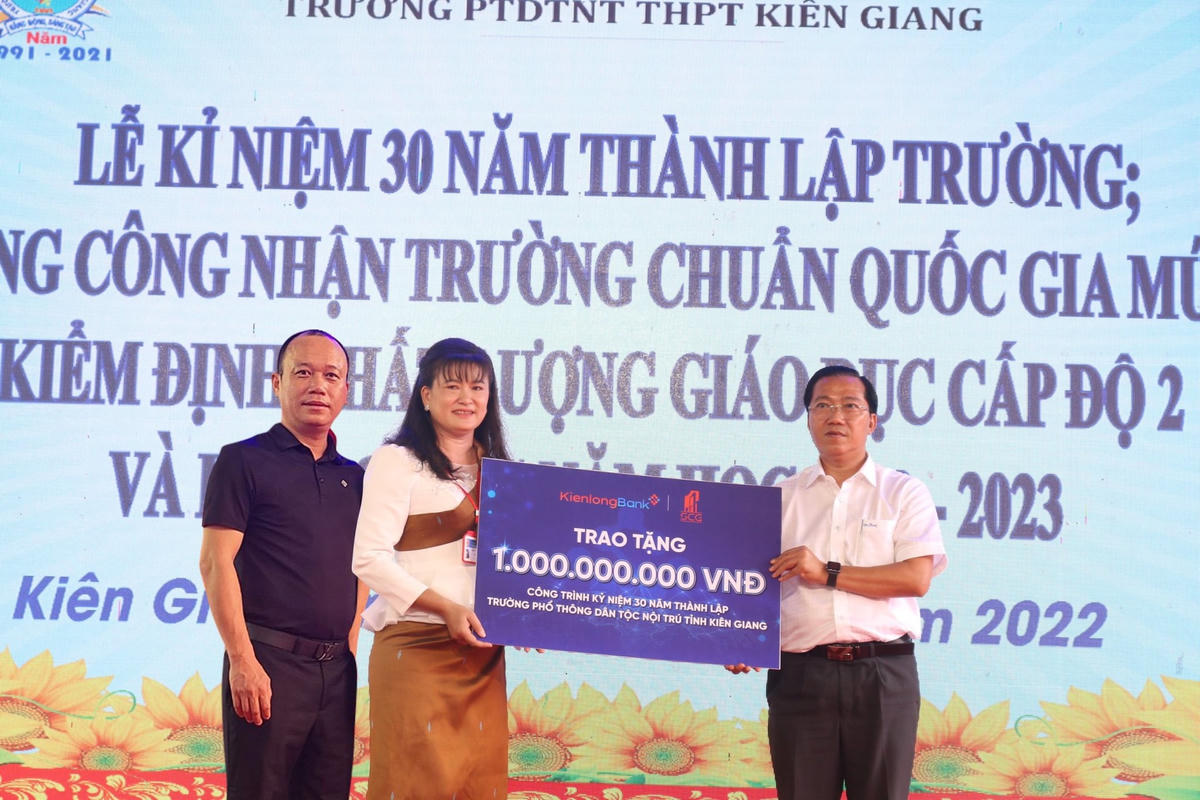 Máy giao dịch STM đảm nhiệm vai trò tương đương với một quầy giao dịch truyền thống