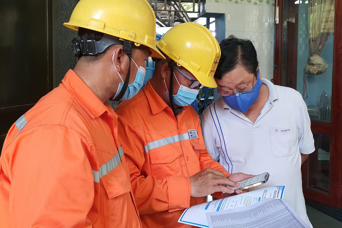 Giá điện luôn rập rình tăng. Ảnh:Hoàng Hy.