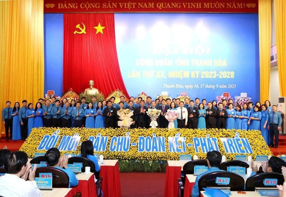 Ban Chấp hành LĐLĐ tỉnh Thanh Hóa khóa XX, nhiệm kỳ 2023-2028 ra mắt Đại hội.