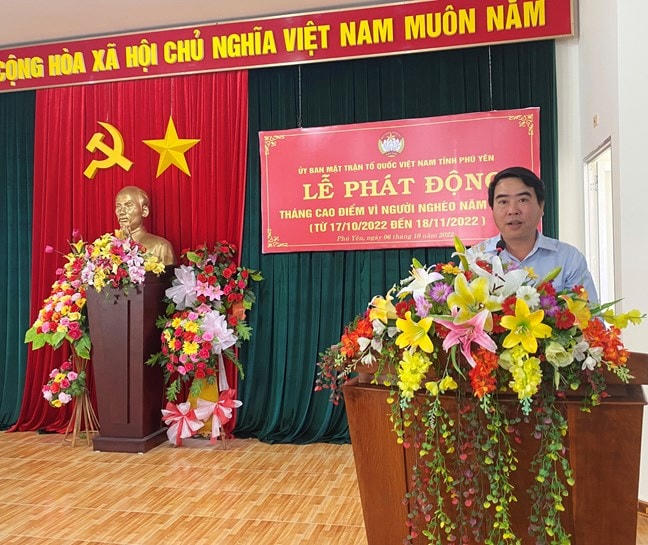 Ông Hồ Hồng Nam, Phó Chủ tịch Thường trực Ủy ban MTTQ Việt Nam tỉnh Phú Yên phát biểu tại Lễ phát động ủng hộ Quỹ "Vì người nghèo" năm 2022. 