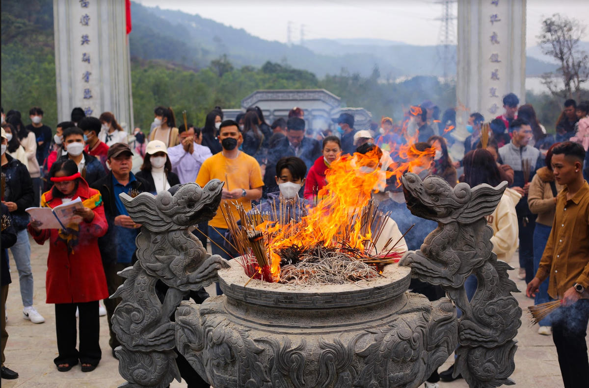 Đền thờ công chúa Liễu Hạnh có diện tích khoảng gần 340m2. Công trình được xây dựng trên nền đá, gạch, vôi nhưng mang trong đó là cả một truyền thống thẩm mỹ của người Á Đông, cũng thấm đượm bản sắc dân tộc. 