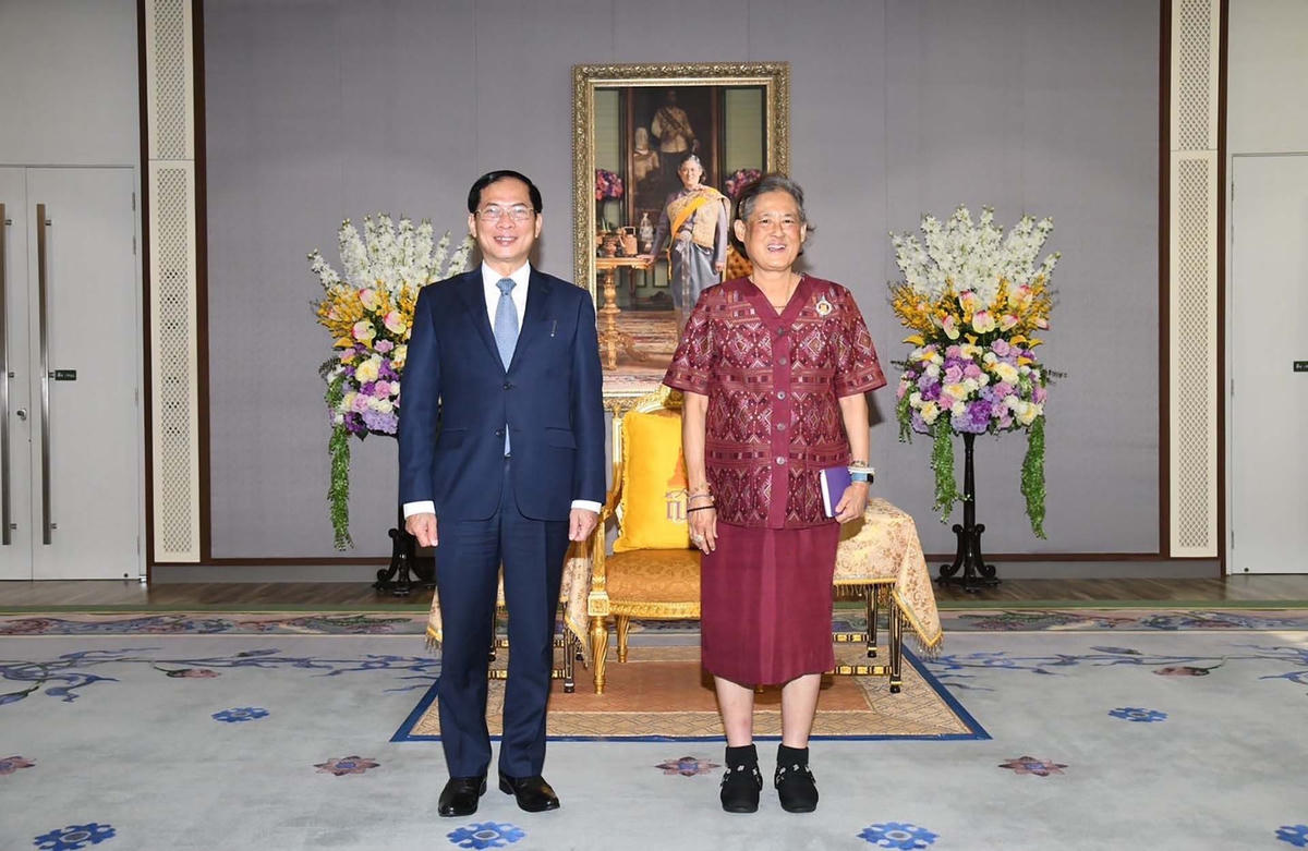 anh-bai-duoi-trai.jpg