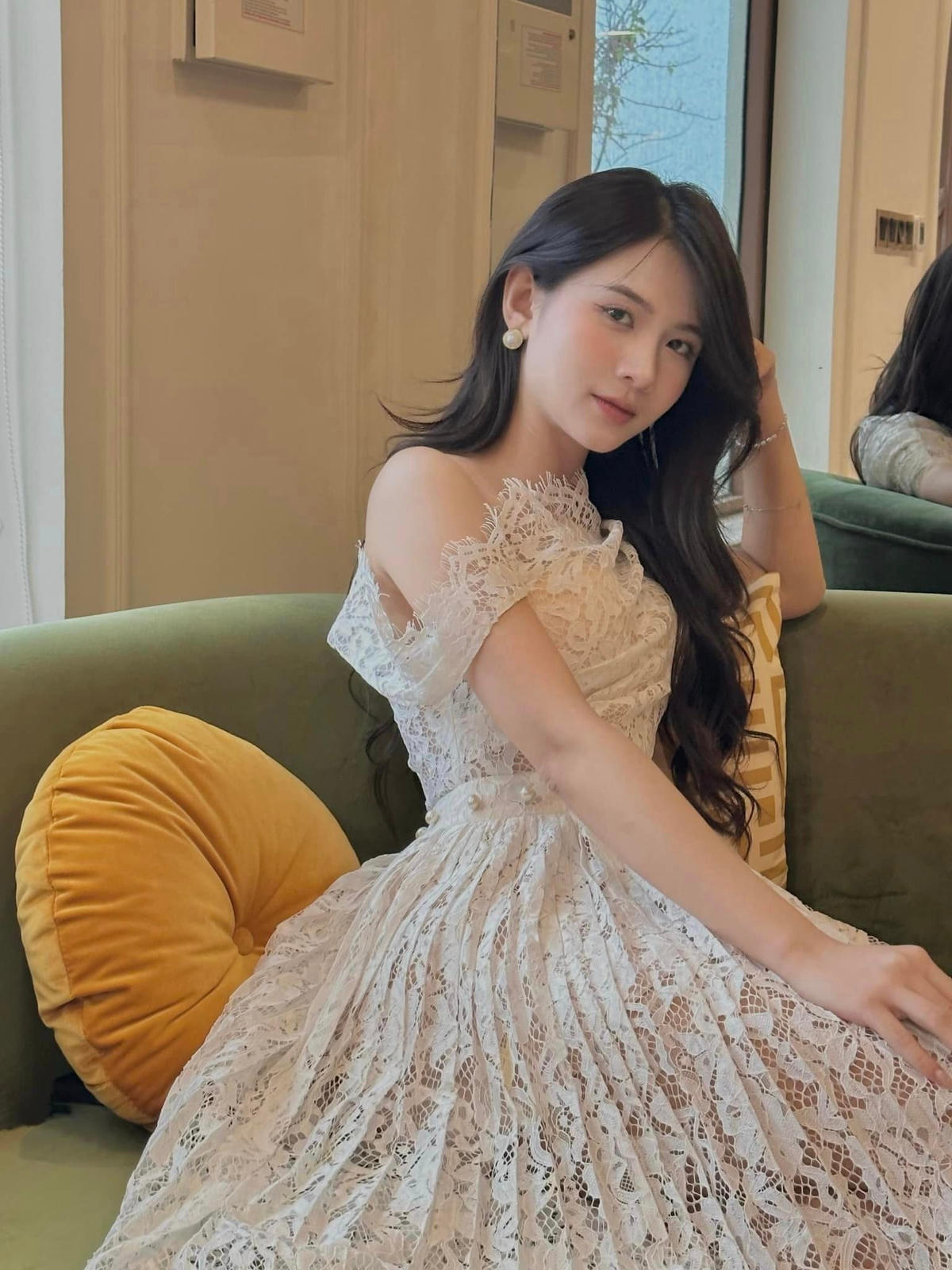 Kể từ những tập đầu tiên phát sóng, Quỳnh Trang đã được nhiều khán giả dành lời khen bởi nhan sắc trong veo.