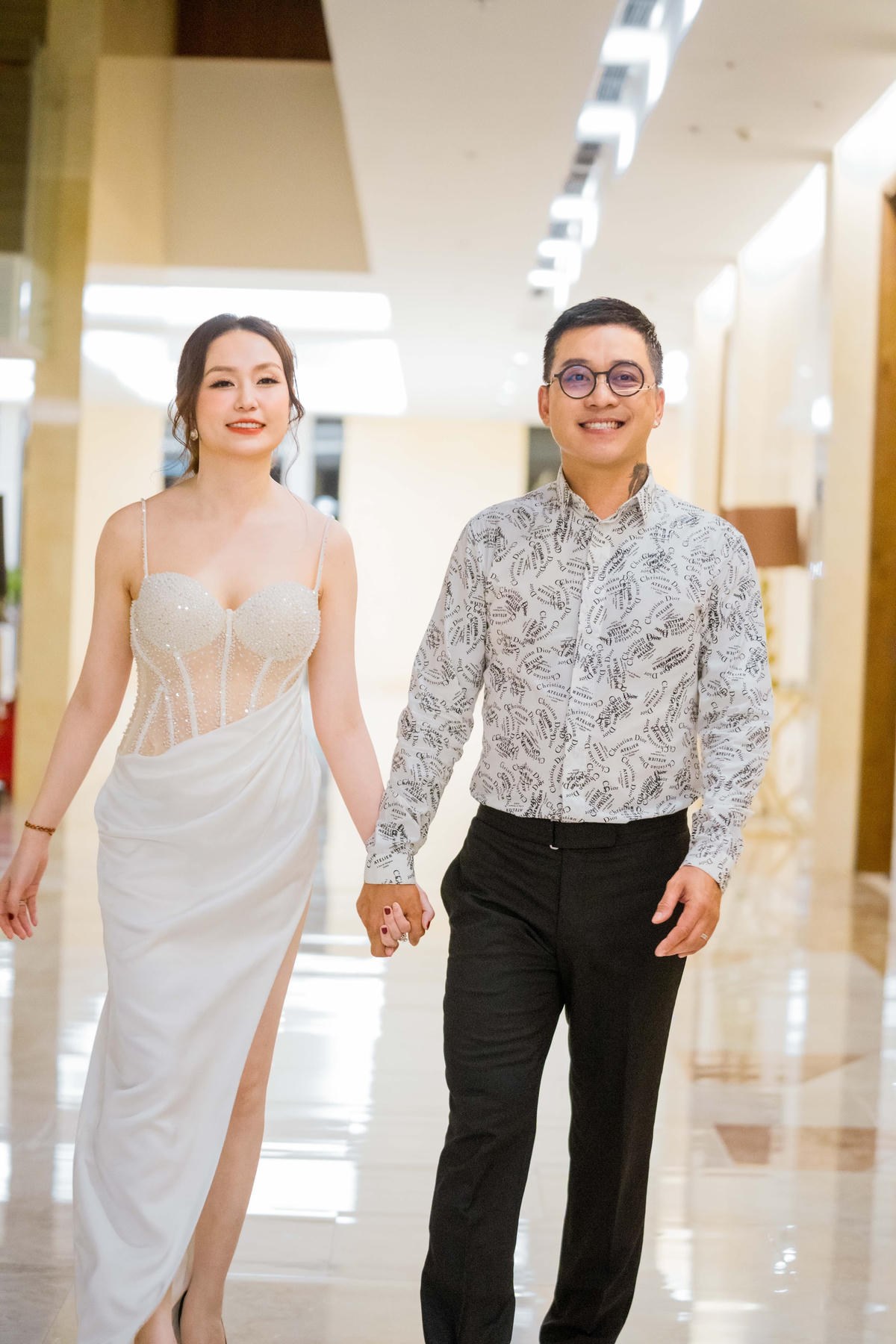 Ca sĩ Tuấn Hưng mời vợ đóng MV mới kỷ niệm 10 năm ngày cưới 