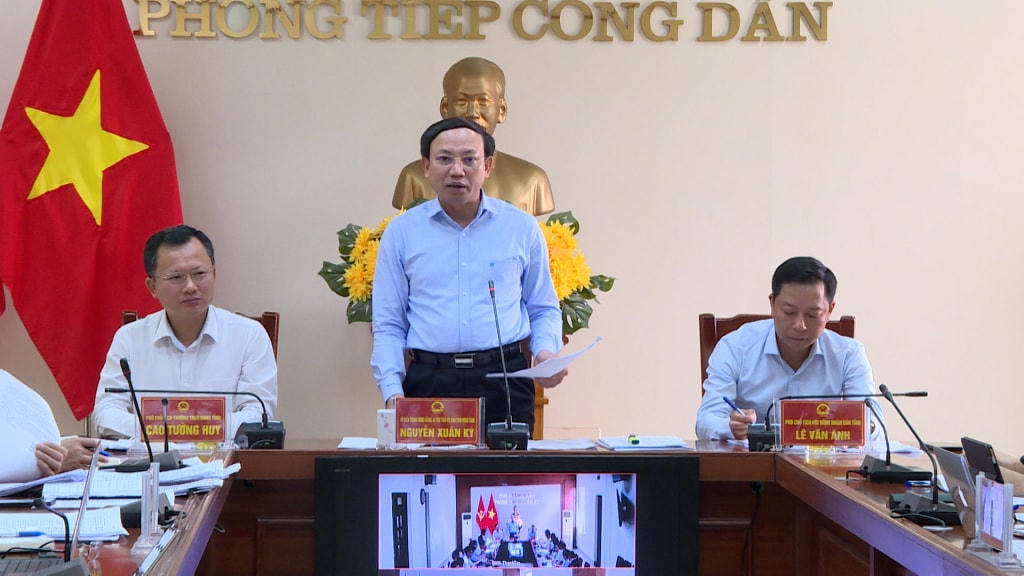 Tại buổi tiếp công dân định kỳ vào ngày 15/6, ông Nguyễn Xuân Ký, Bí thư Tỉnh ủy, Chủ tịch HĐND tỉnh Quảng Ninh đã trực tiếp chỉ đạo giải quyết quyền lợi cho người dân khu chung cư cũ Lô 6, 7, 8 phường Trần Hưng Đạo (TP Hạ Long).