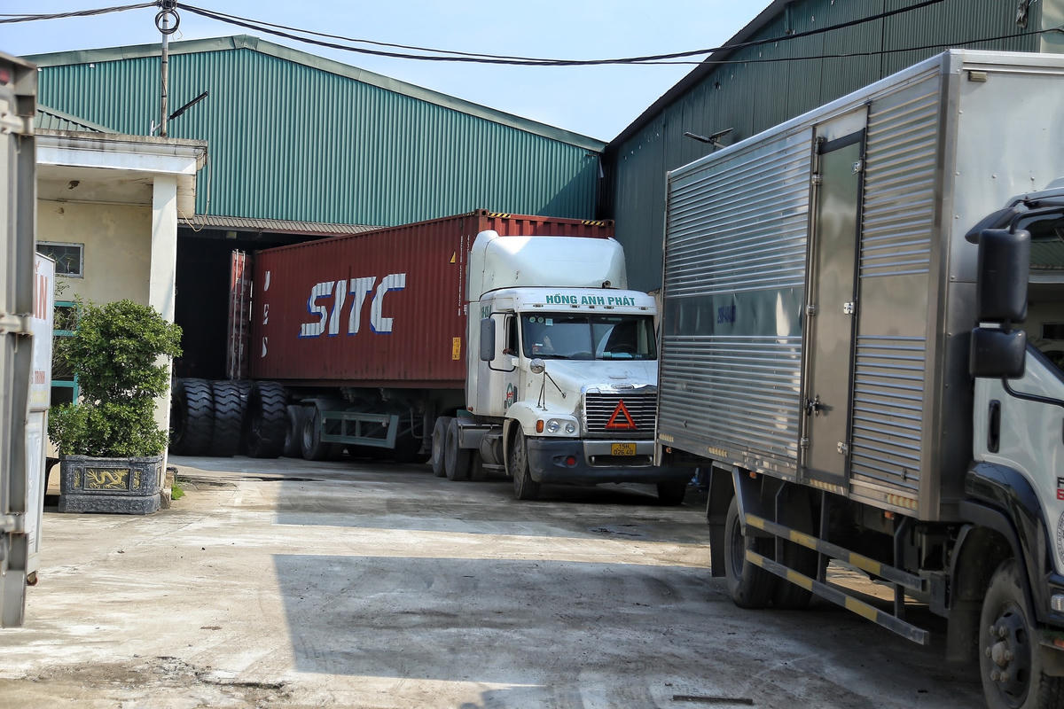 Hà Nội: Đường xuống cấp, tai nạn giao thông rình rập, dân khổ sở