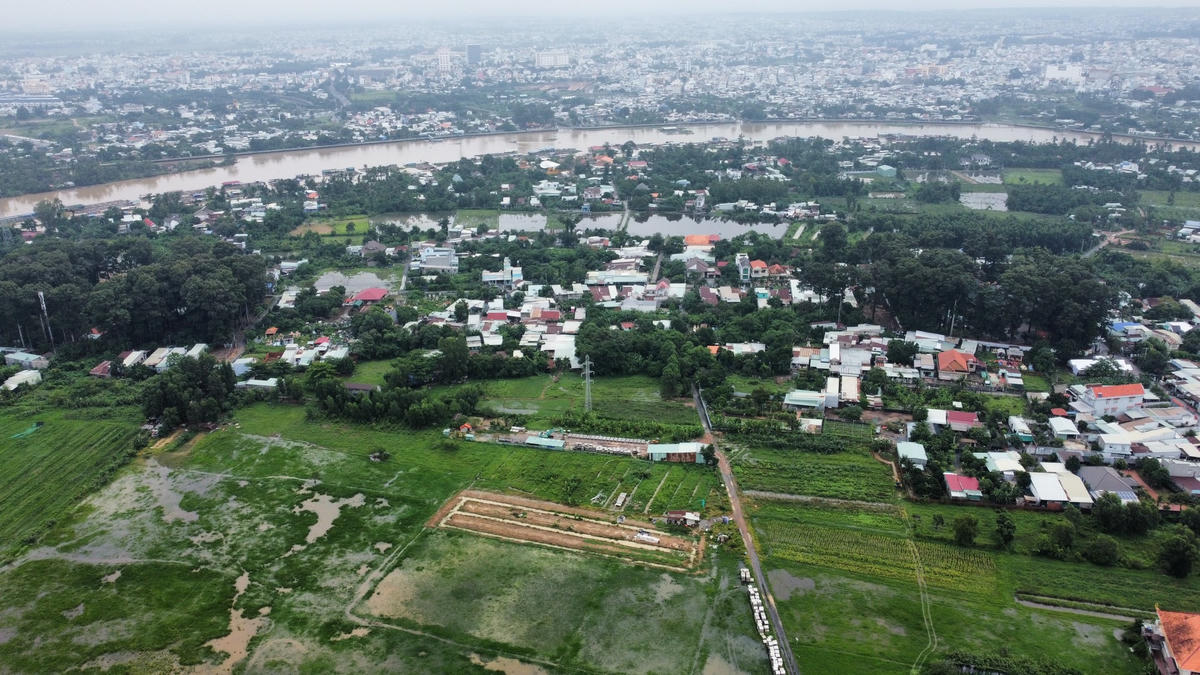 Vướng mặt bằng, nhiều hạng mục thuộc dự án chưa thể thi công. Ảnh: Mạnh Thìn.