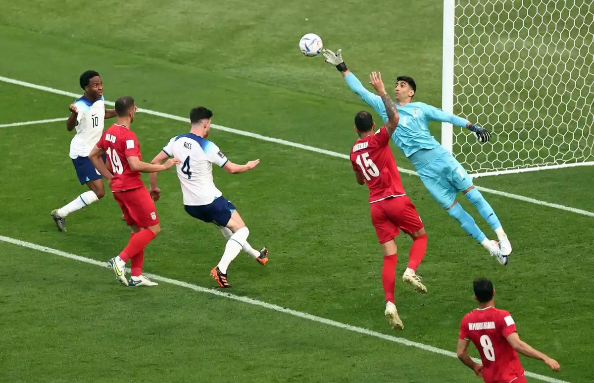 Thủ thành Beiranvand gặp chấn thương khi va chạm với đồng đội