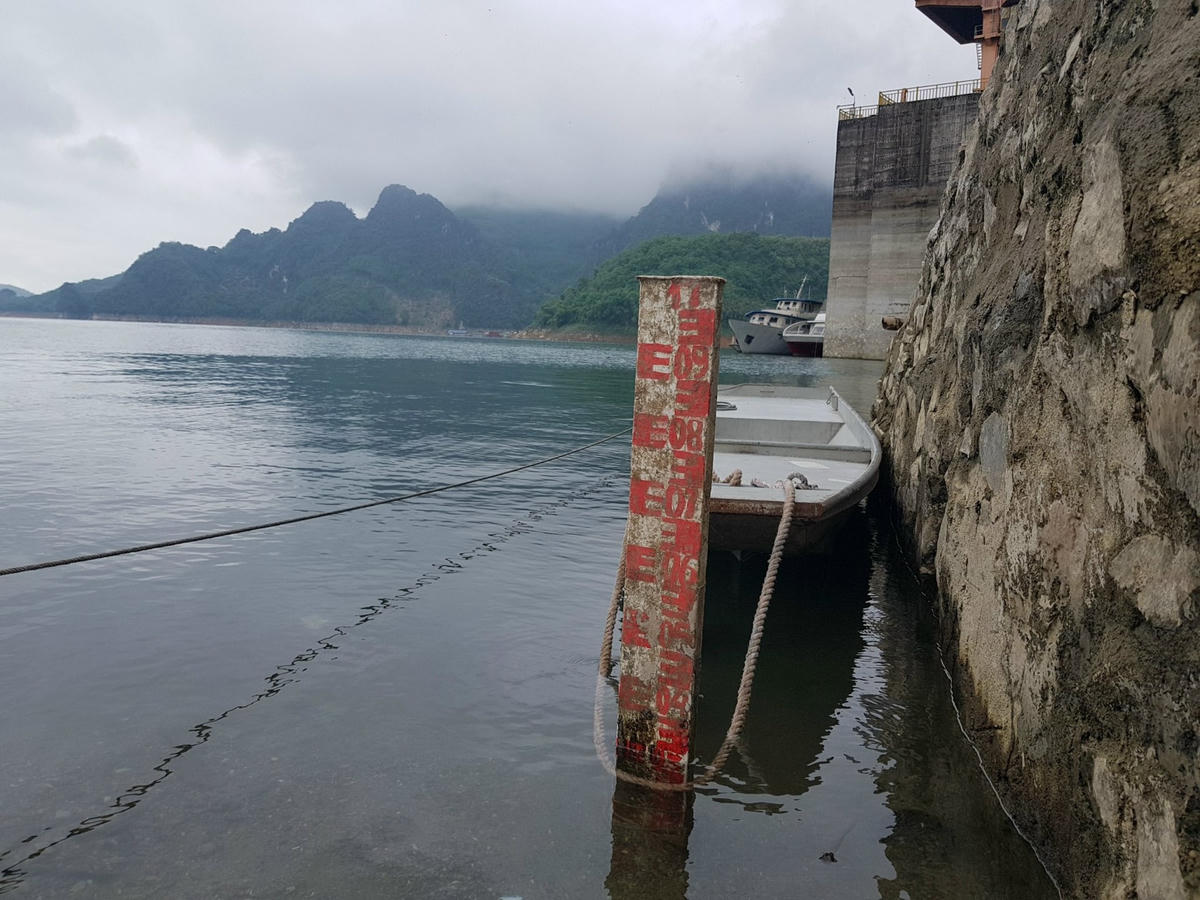 Sáng ngày 14/6, mực nước hồ thủy điện Hòa Bình cách mực nước chết 22m.