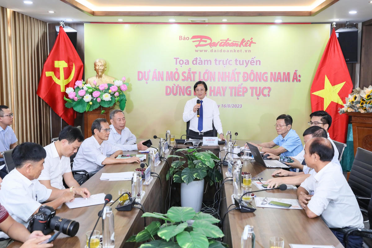 Nhà báo Lê Anh Đạt phát biểu kết thúc Tọa đàm. Ảnh: Quang Vinh.