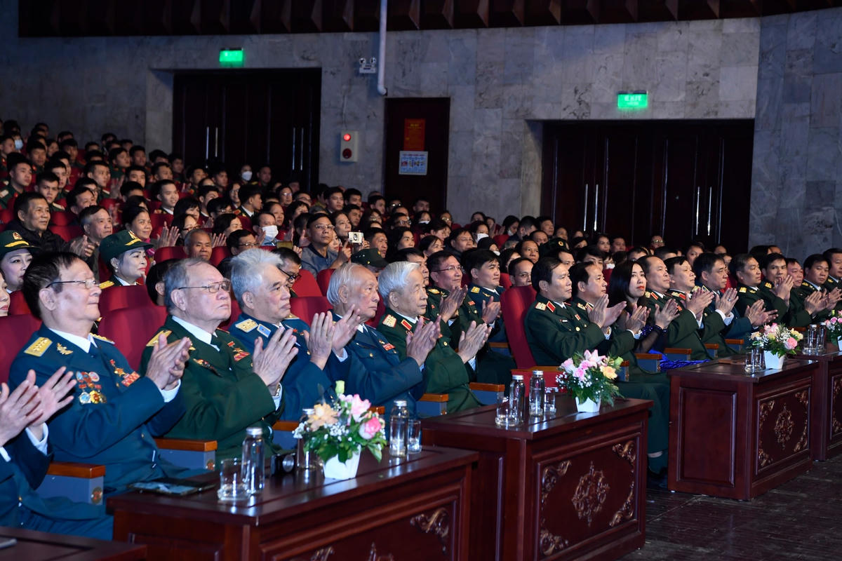 Các đại biểu tham dự chương trình.