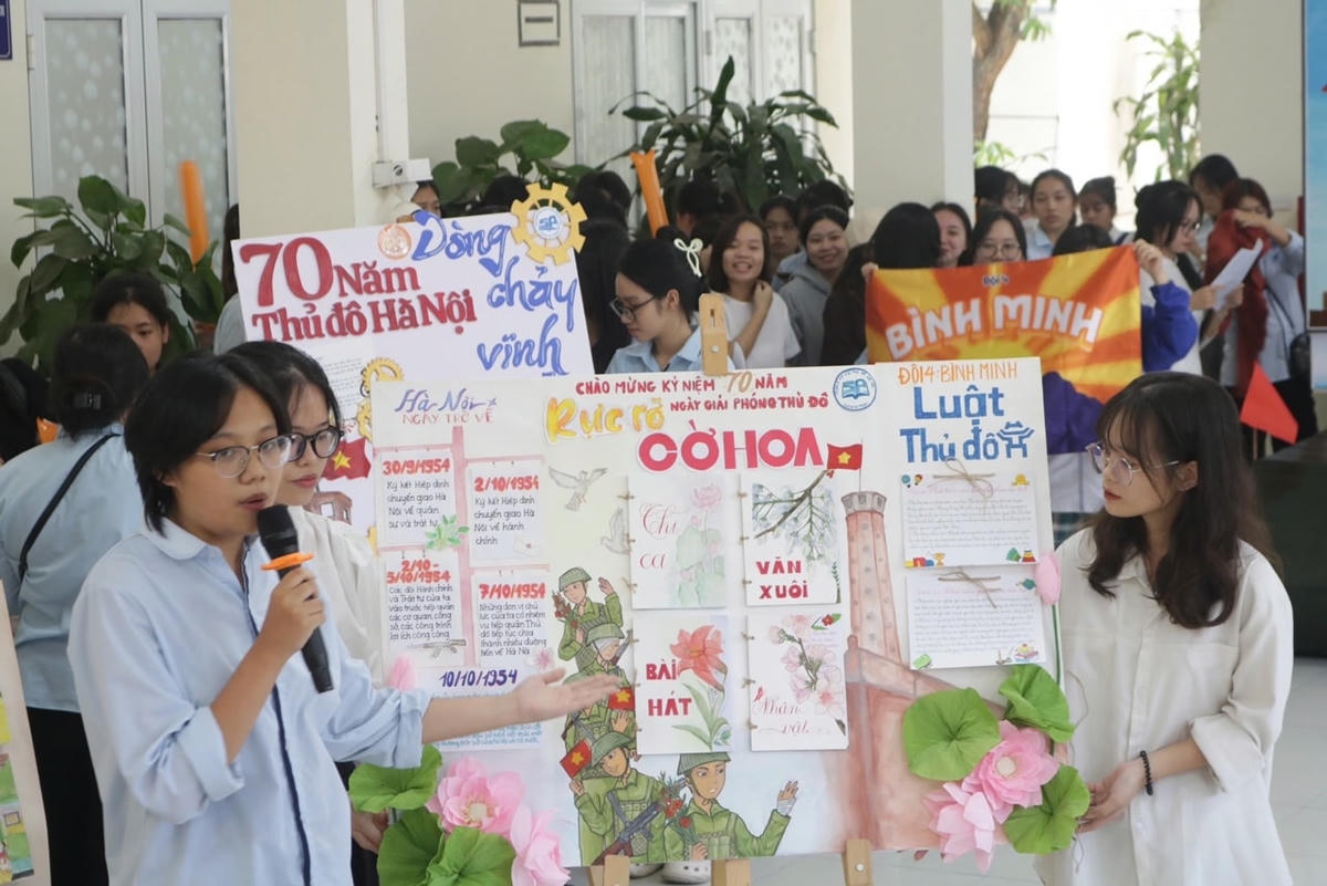 Sinh viên Trường Đại học Thủ đô Hà Nội trong hội thi Nghiệp vụ giỏi khoa Sư phạm.