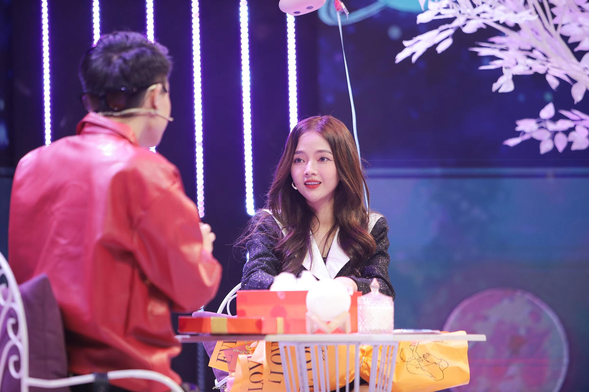 Lan Hương tiết lộ cô là kiểu “tình yêu sét đánh”. Ảnh: Perfect Universe. 