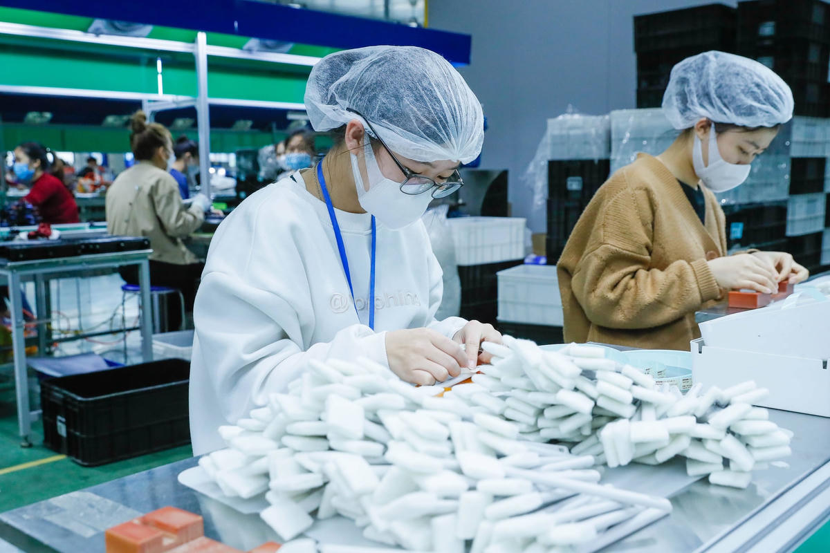 Tình hình sản xuất của nhiều doanh nghiệp đang có dấu hiệu khởi sắc. Ảnh: Quang Vinh.